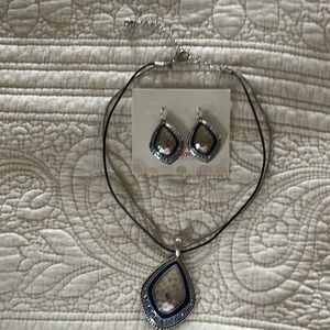 Premier Designs Elegant necklace and earrings/New